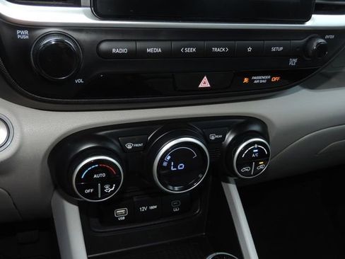 Used 2024 Hyundai Venue SEL FWD image 23