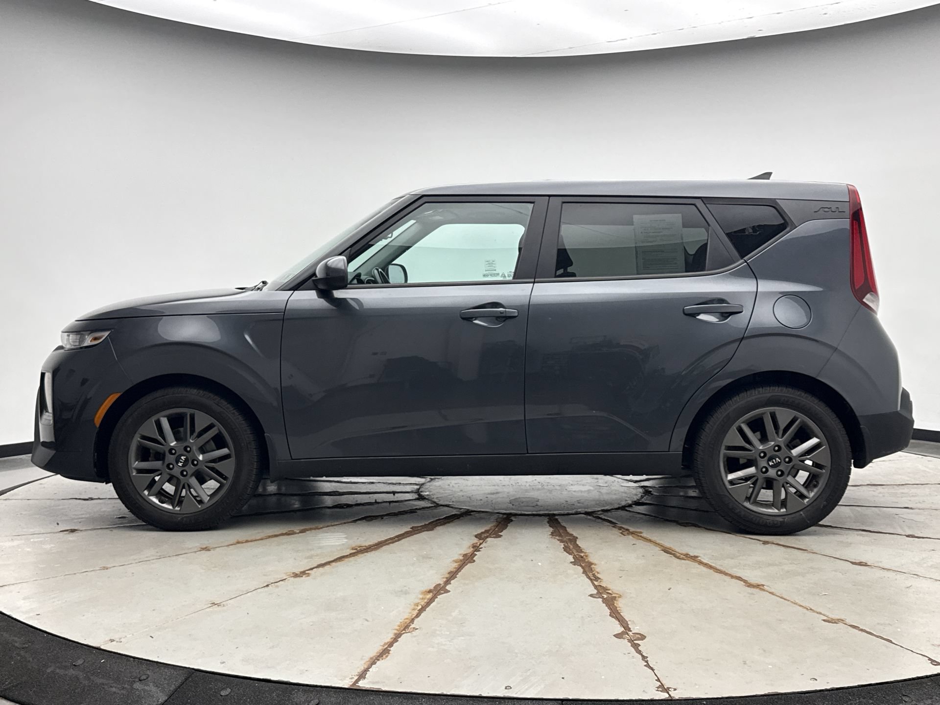 Used 2021 Kia Soul EX FWD image 2