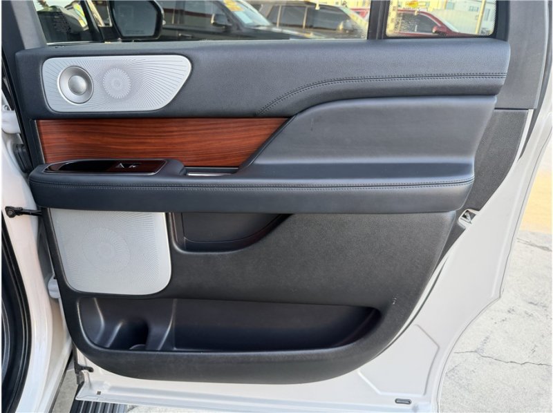 Used 2022 Lincoln Navigator L Reserve AWD/4WD image 28