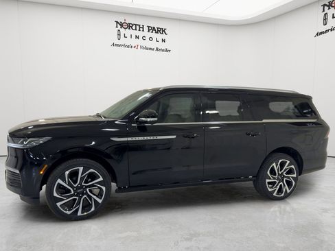 New 2026 Lincoln Navigator L Reserve AWD/4WD image 6