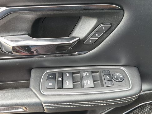 Used 2023 RAM 1500 Limited AWD/4WD image 19