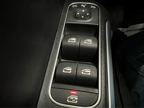 Used 2024 Mercedes-Benz GLB 250 4MATIC image 24