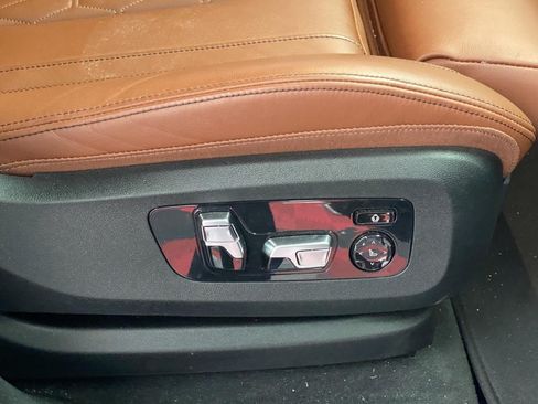 Used 2023 BMW X6 xDrive40i w/ M Sport Package AWD/4WD image 7