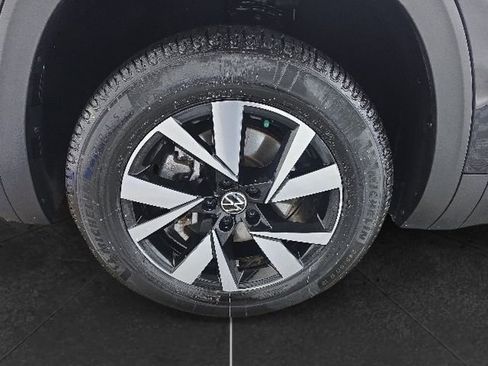 Used 2023 Volkswagen Atlas Cross Sport SE AWD/4WD image 9