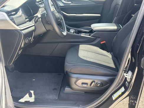 Used 2023 Jeep Grand Cherokee L Laredo w/ Luxury Tech Group I AWD/4WD image 10