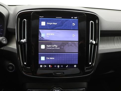 Used 2025 Volvo XC40 B5 Core image 23