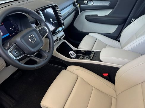 New 2026 Volvo XC40 B5 Ultra w/ Climate Package image 9