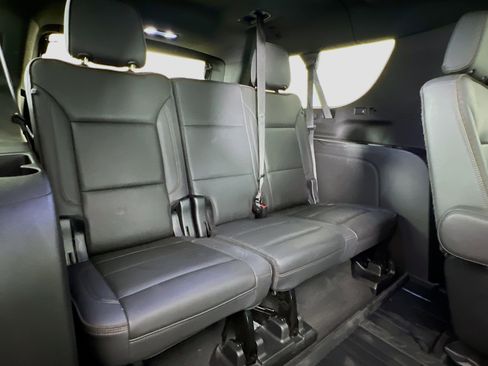 Used 2022 Chevrolet Suburban High Country image 29