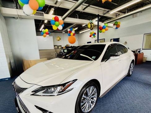 Used 2021 Lexus ES 250 w/ Premium Package AWD/4WD image 3