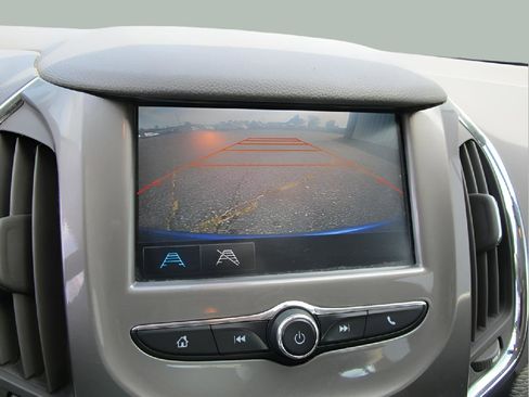 Used 2017 Chevrolet Cruze LT image 13