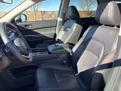 Used 2025 Nissan Pathfinder SL image 10