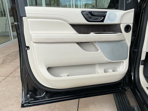 Used 2021 Lincoln Navigator Reserve w/ Luxury Package image 14