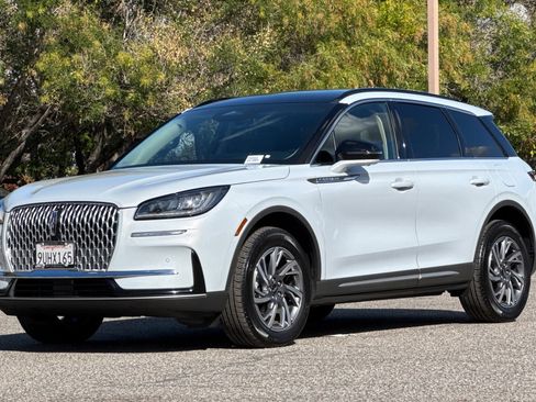 Used 2025 Lincoln Corsair AWD w/ Equipment Group 101A image 8