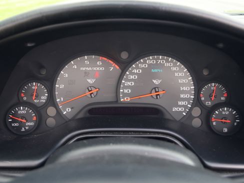 Used 2000 Chevrolet Corvette Convertible w/ Memory Pkg RWD image 20