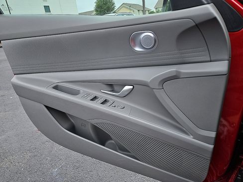 Used 2024 Hyundai Elantra SEL FWD image 13