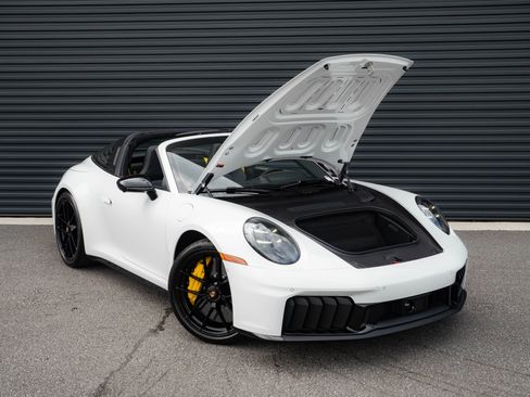 Certified 2026 Porsche 911 Targa 4 GTS AWD/4WD image 26