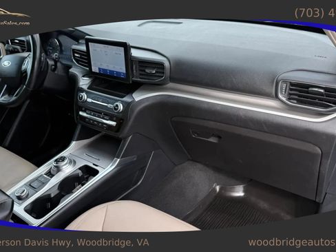 Used 2020 Ford Explorer XLT w/ Equipment Group 202A AWD/4WD image 38