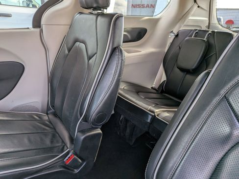 Used 2024 Chrysler Pacifica Limited FWD image 28
