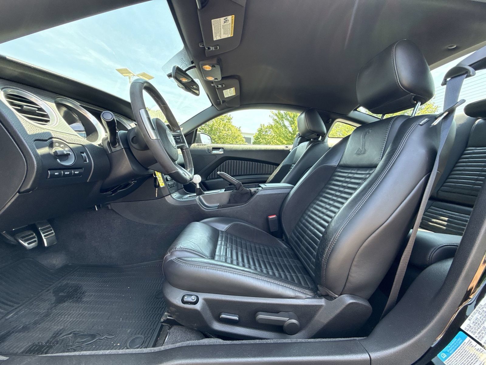 Used 2011 Ford Mustang Shelby GT500 w/ SVT Performance Pkg RWD image 12