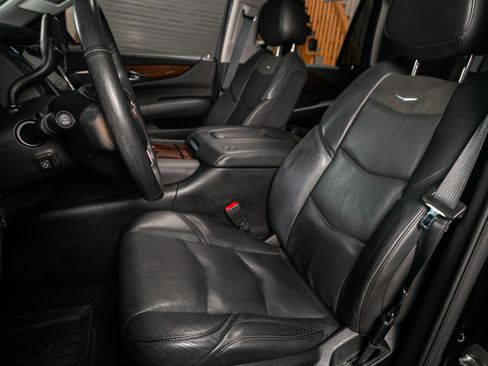 Used 2018 Cadillac Escalade Premium Luxury image 4