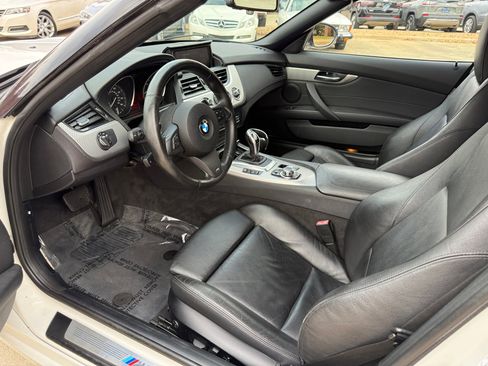 Used 2014 BMW Z4 sDrive35i image 9
