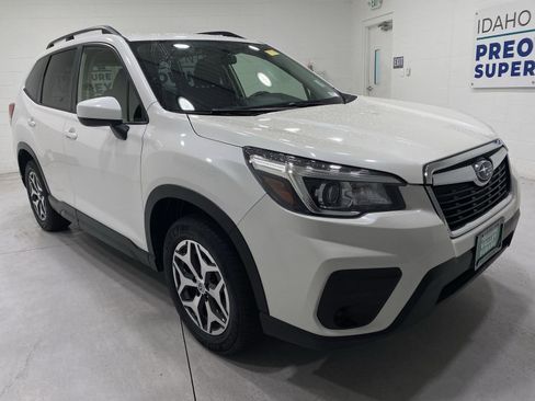 Used 2020 Subaru Forester Premium image 2