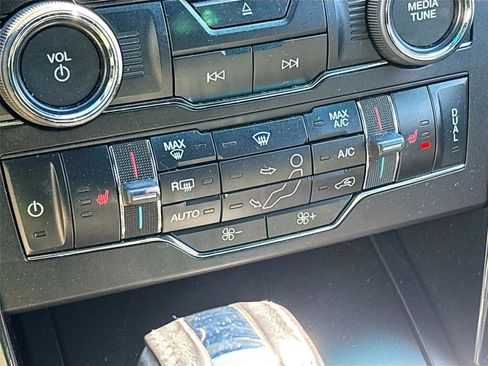 Used 2018 Ford Explorer XLT w/ Equipment Group 202A image 17