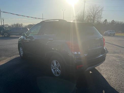 Used 2020 Chevrolet Trax LT w/ LT Convenience Package image 3