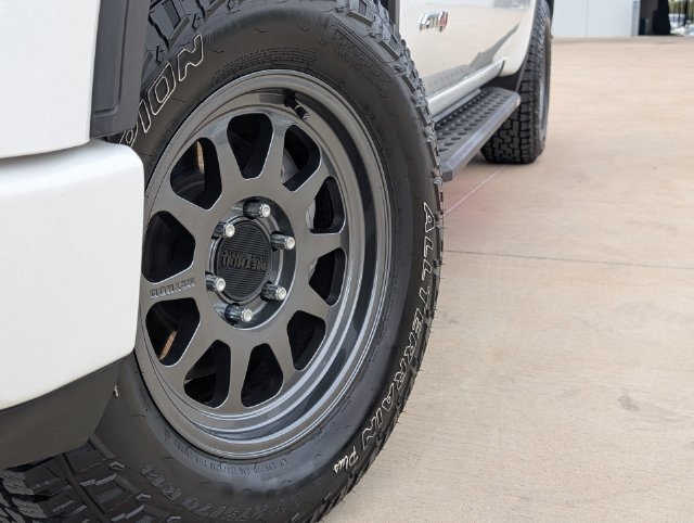 Used 2021 GMC Sierra 1500 AT4 AWD/4WD image 2