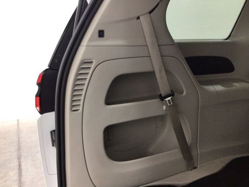 Used 2023 Chrysler Pacifica Touring-L FWD image 30