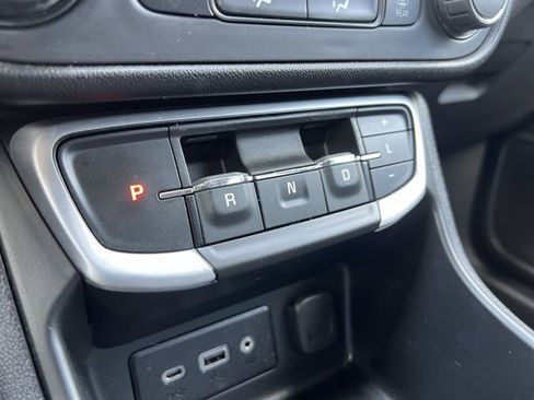 Used 2023 GMC Terrain SLE FWD image 16