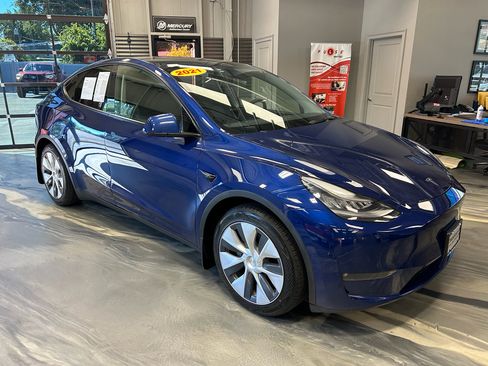 Used 2021 Tesla Model Y Long Range AWD/4WD image 26