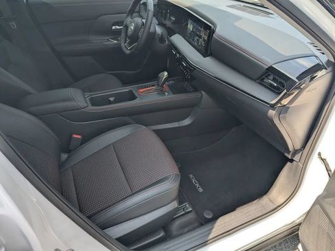 Certified 2025 Nissan Kicks SR w/ SR Premium Package FWD image 12