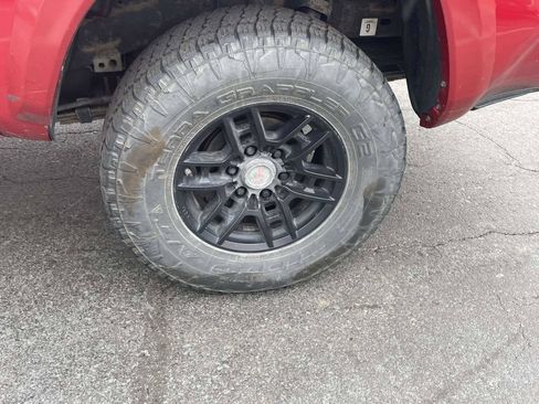 Used 2020 Toyota Tacoma SR5 AWD/4WD image 13