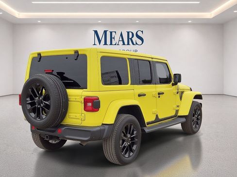 Used 2023 Jeep Wrangler Unlimited Sahara w/ Cold Weather Group AWD/4WD image 5