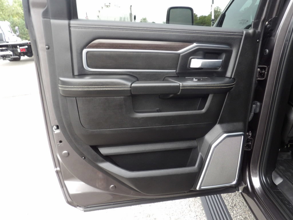 Used 2025 RAM 3500 Laramie AWD/4WD image 28