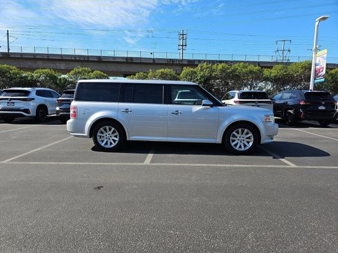 Used 2011 Ford Flex SEL w/ Rapid Spec Order Code image 4