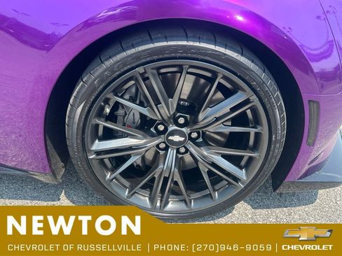 Used 2018 Chevrolet Camaro ZL1 RWD image 29