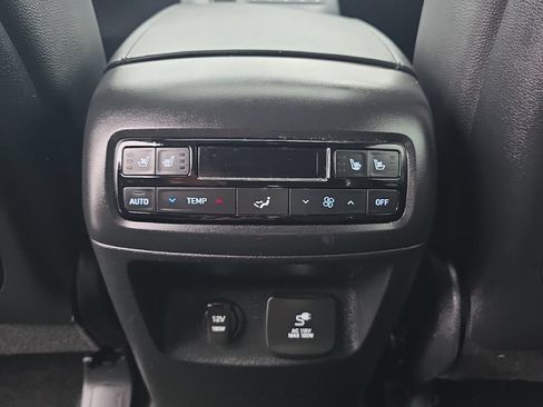 Used 2024 Hyundai Palisade Limited AWD/4WD image 27