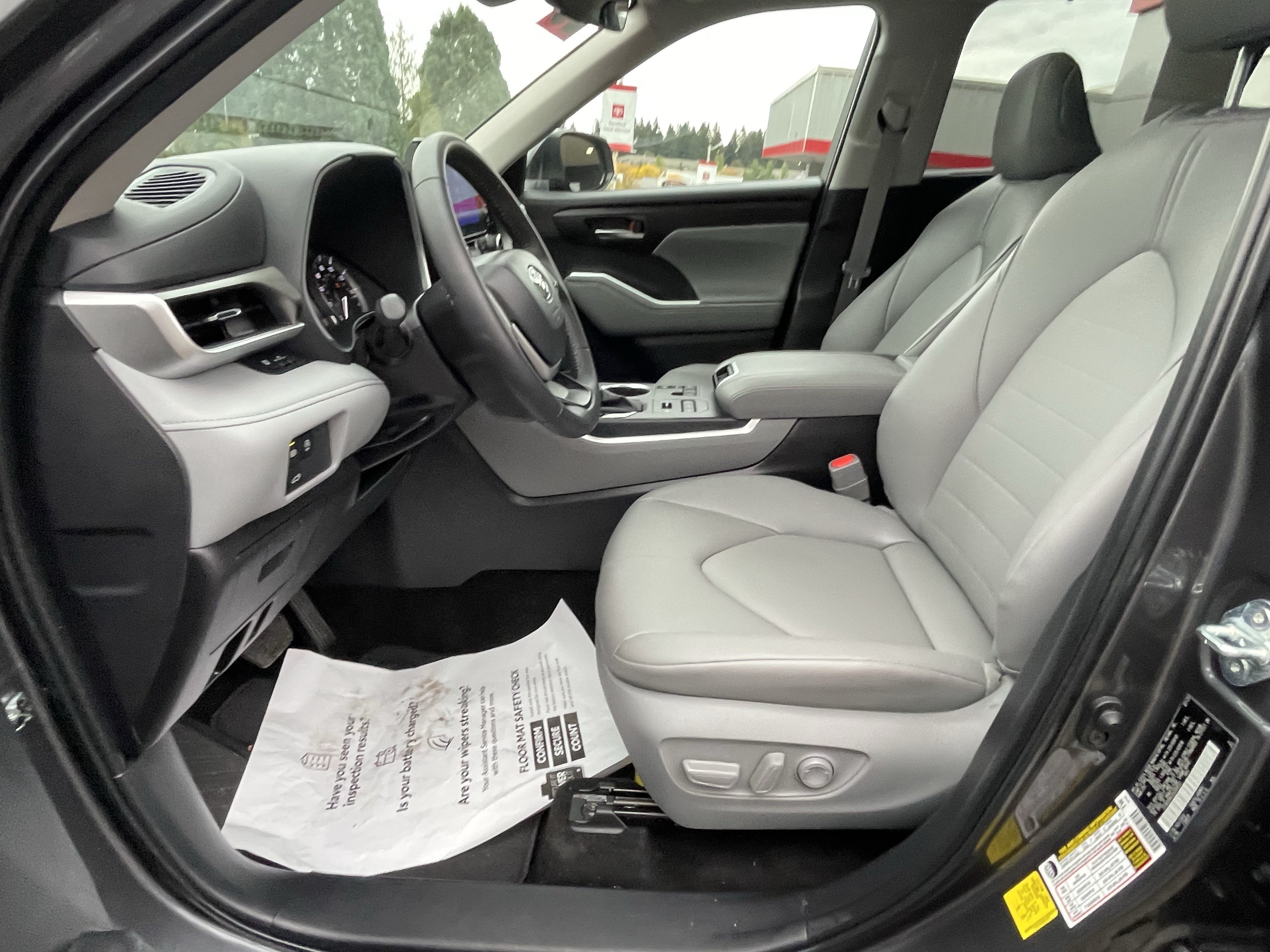 Certified 2025 Toyota Highlander XLE AWD/4WD image 9