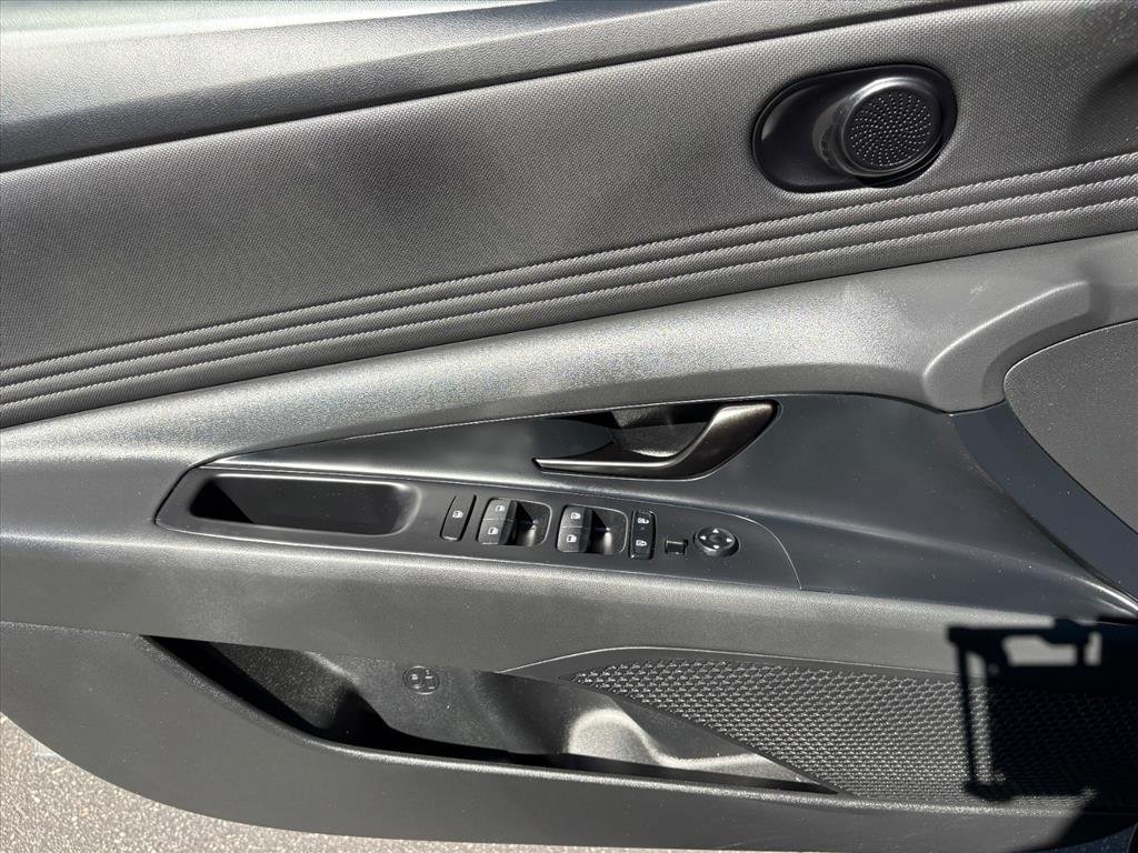 Certified 2025 Hyundai Elantra Sport FWD image 21
