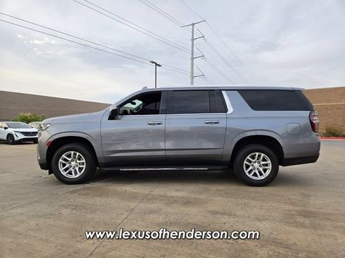 Used 2022 Chevrolet Suburban LS RWD image 3