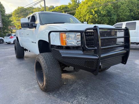 Used 2011 GMC Sierra 2500 Denali w/ Suspension Package, Off-Road AWD/4WD image 4