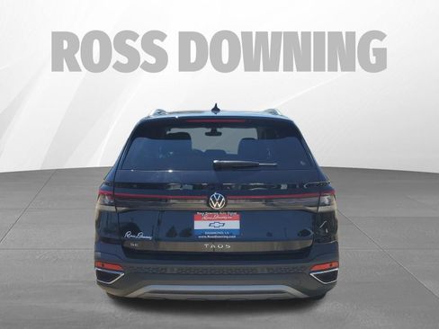 Used 2025 Volkswagen Taos SE FWD image 5