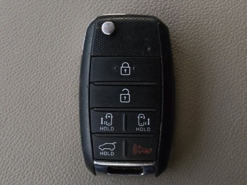 Used 2021 Kia Sedona LX FWD image 32