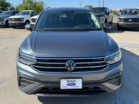 Used 2024 Volkswagen Tiguan SE FWD image 2