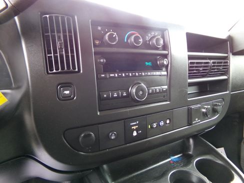 Used 2018 Chevrolet Express 2500 w/ Driver Convenience Package RWD image 16