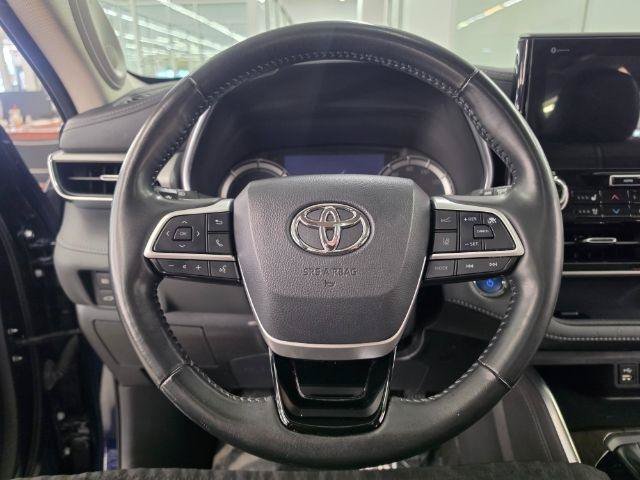 Used 2022 Toyota Highlander Platinum AWD/4WD image 11