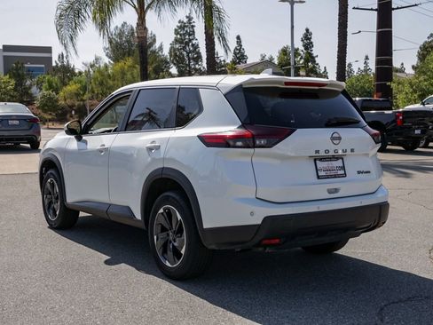 Used 2024 Nissan Rogue SV AWD/4WD image 6
