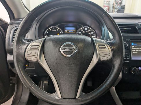 Used 2015 Nissan Altima 2.5 SV w/ Convenience Package FWD image 13